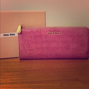 Miu Miu croc-effect glossed leather wallet